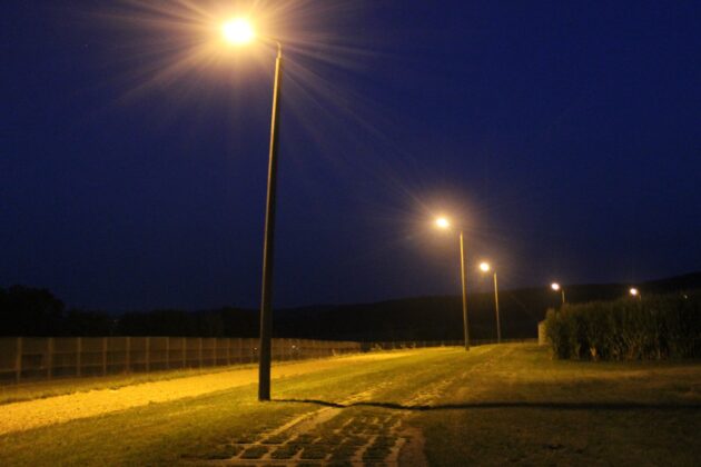Grenzlandweg mit eingeschalteter Lichtanlage
